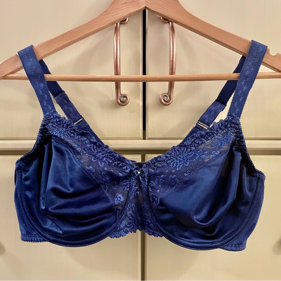 Vintage blue satin Triumph bra 42C - Picture 2 of 9